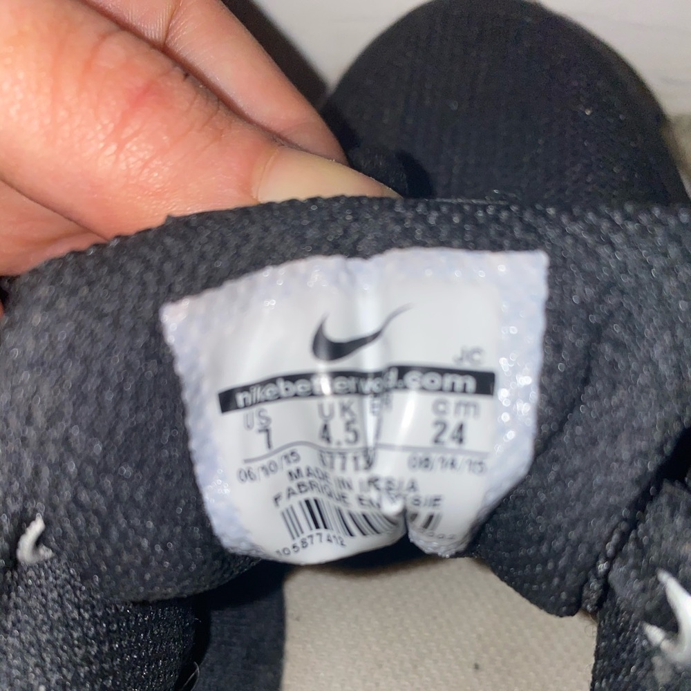 Nike Shoes - Picture 4 of 4